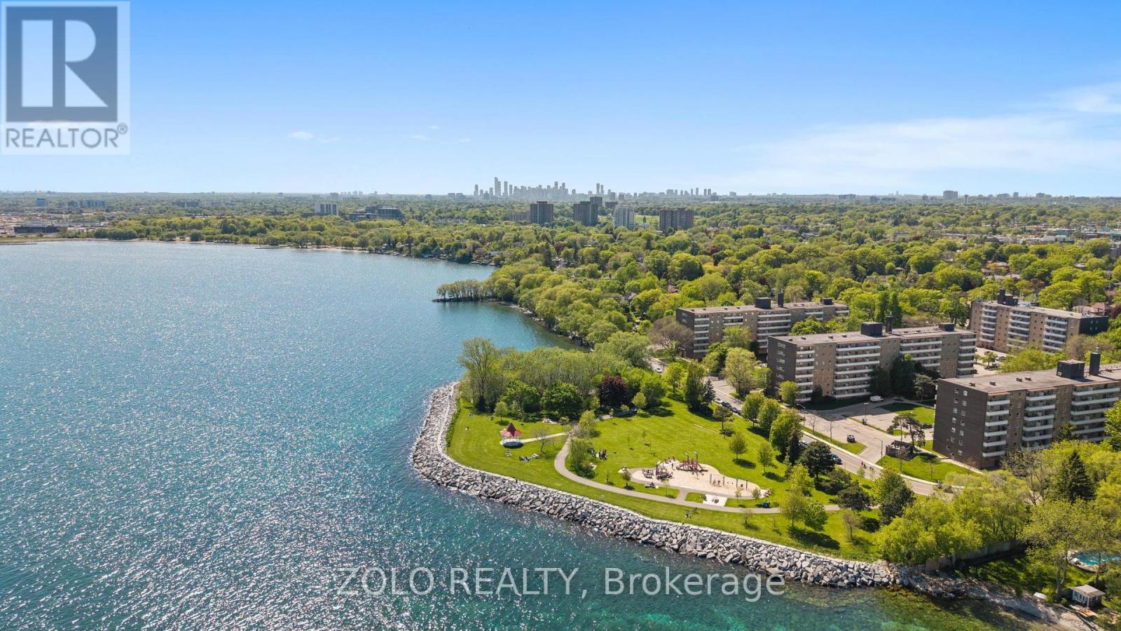 168a Lake Promenade, Toronto, Ontario  M8W 1A7 - Photo 4 - W13785164
