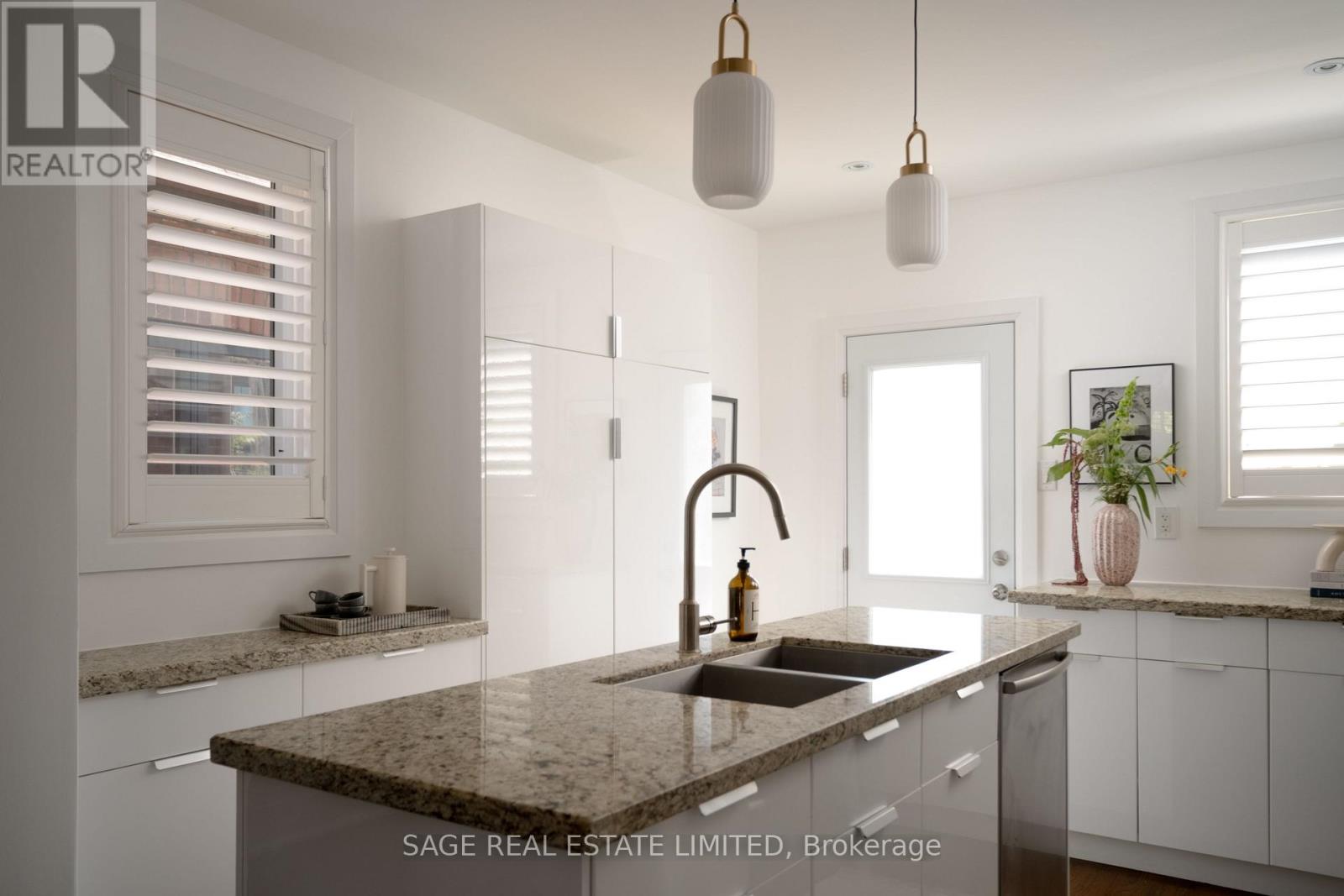 45 Auburn Avenue, Toronto, Ontario  M6H 2L6 - Photo 11 - W13785166