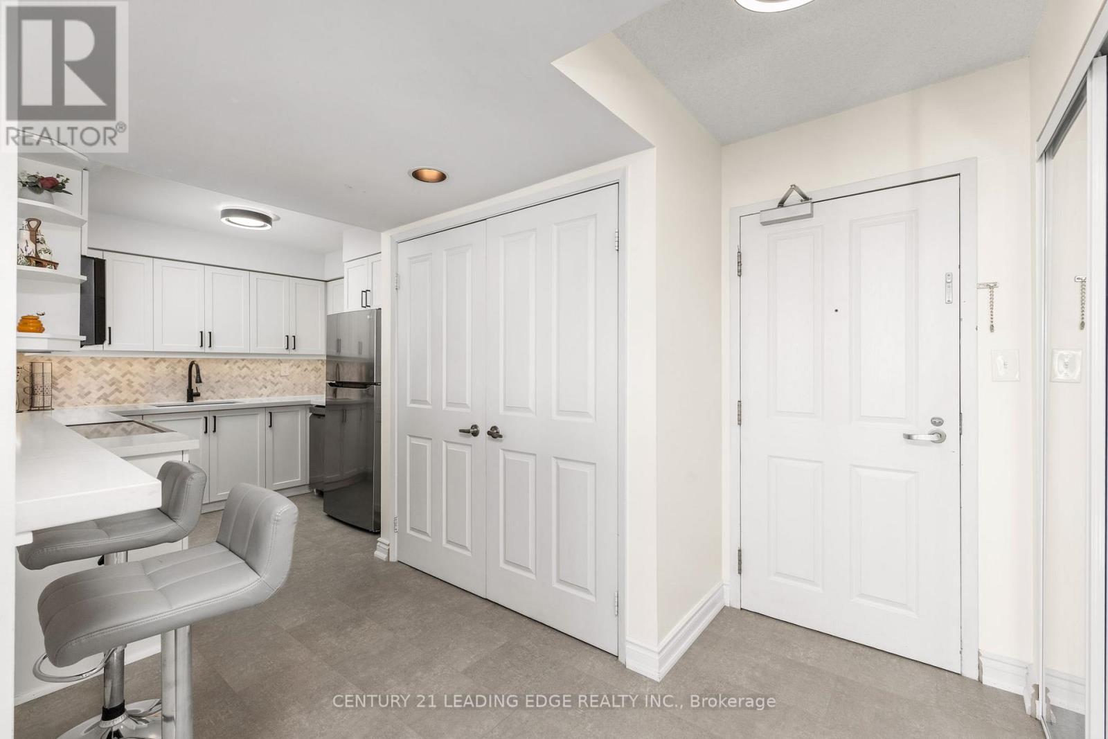 206 - 2199 Sixth Line, Oakville, Ontario  L6H 5V3 - Photo 2 - W13785220