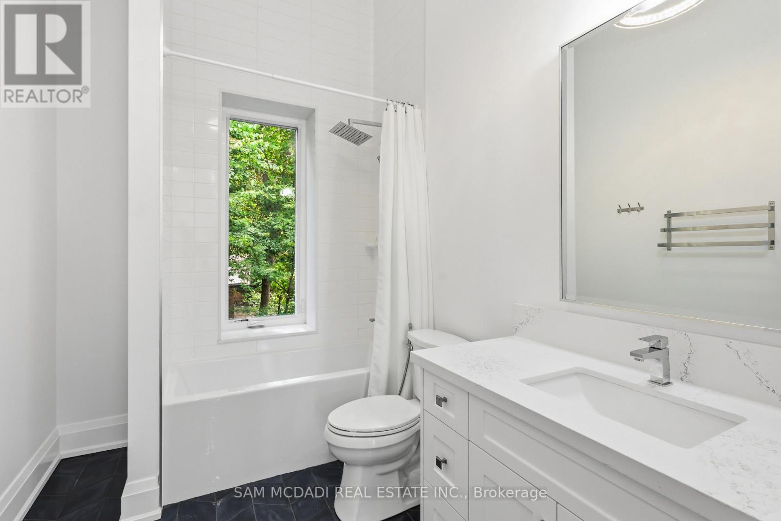 1750 Lincolnshire Boulevard, Mississauga, Ontario  L5E 2S7 - Photo 18 - W13785256