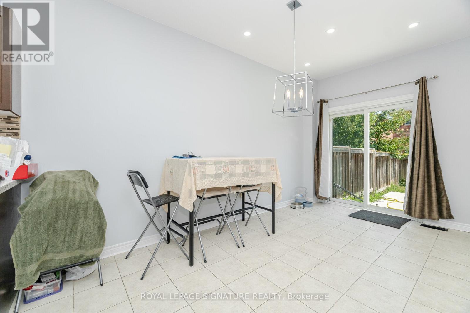 443 Comiskey Crescent, Mississauga, Ontario  L5W 0C7 - Photo 14 - W13785344