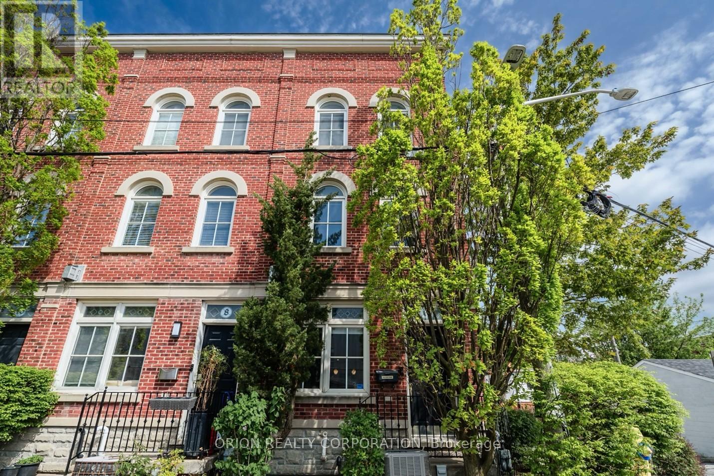 6 ST RAYMOND HEIGHTS, Toronto, Ontario