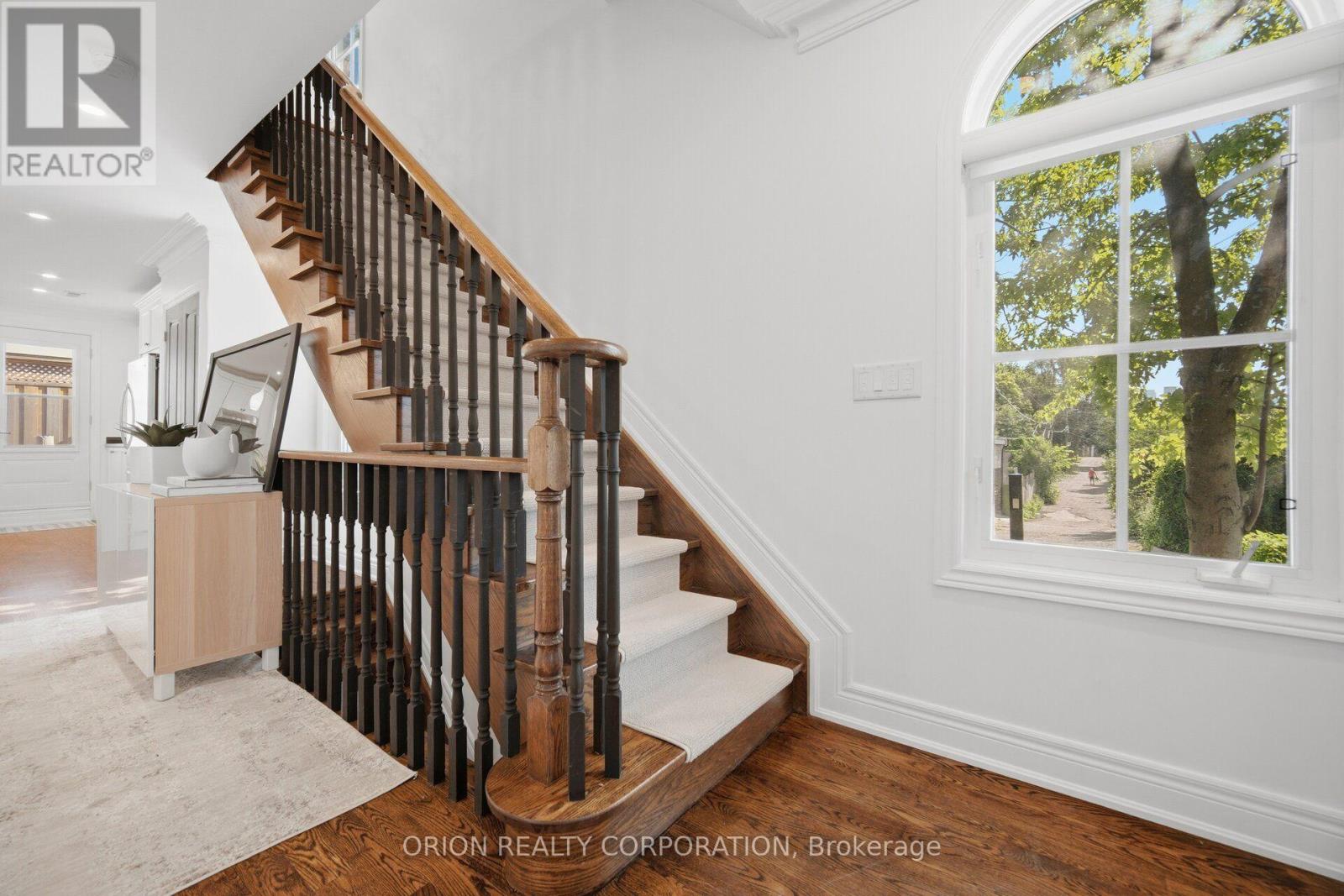 6 St Raymond Heights, Toronto, Ontario  M6G 4C2 - Photo 12 - W13785366