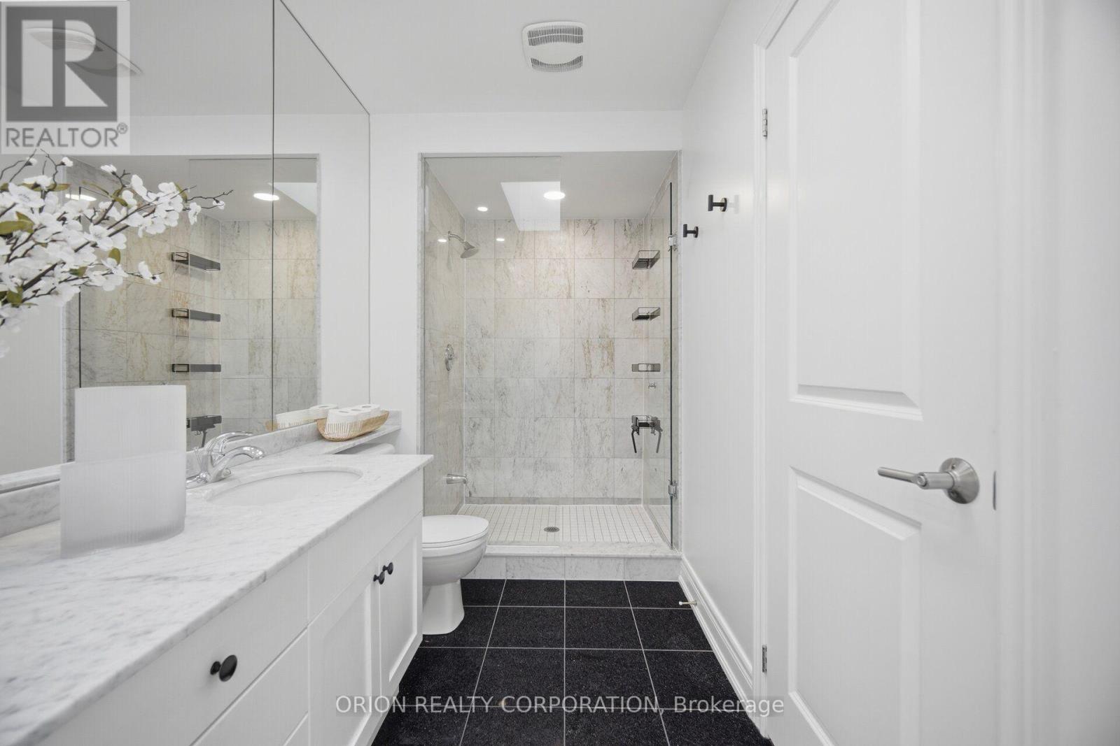 6 St Raymond Heights, Toronto, Ontario  M6G 4C2 - Photo 25 - W13785366