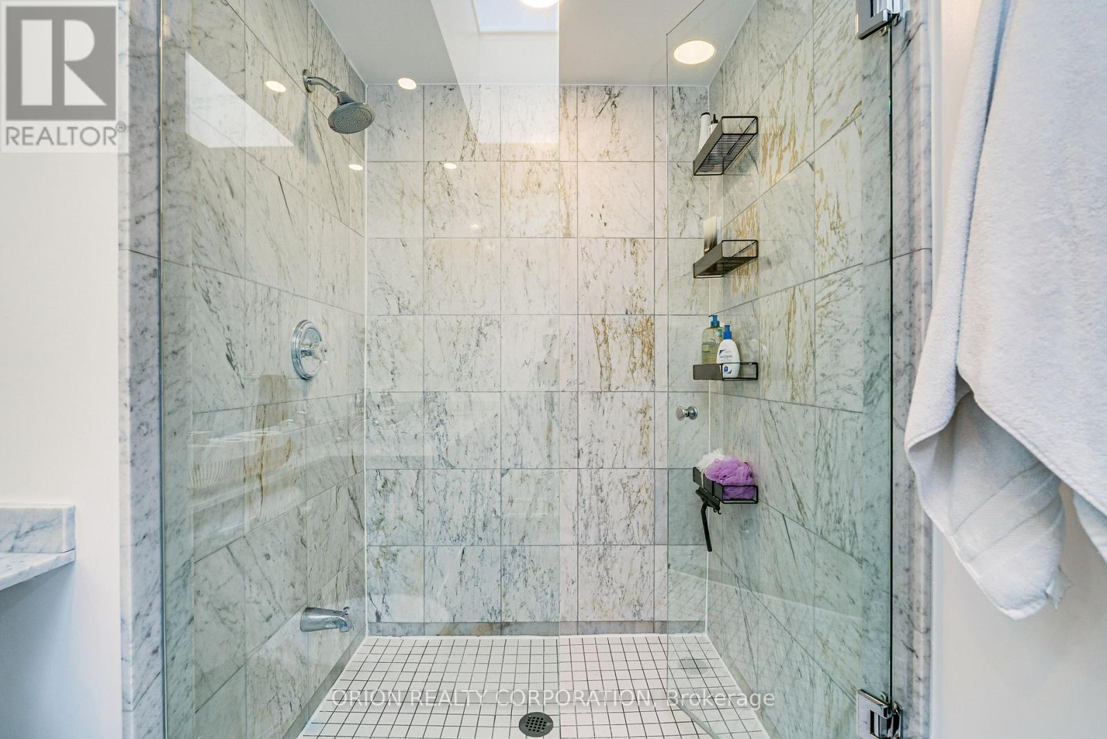 6 St Raymond Heights, Toronto, Ontario  M6G 4C2 - Photo 26 - W13785366
