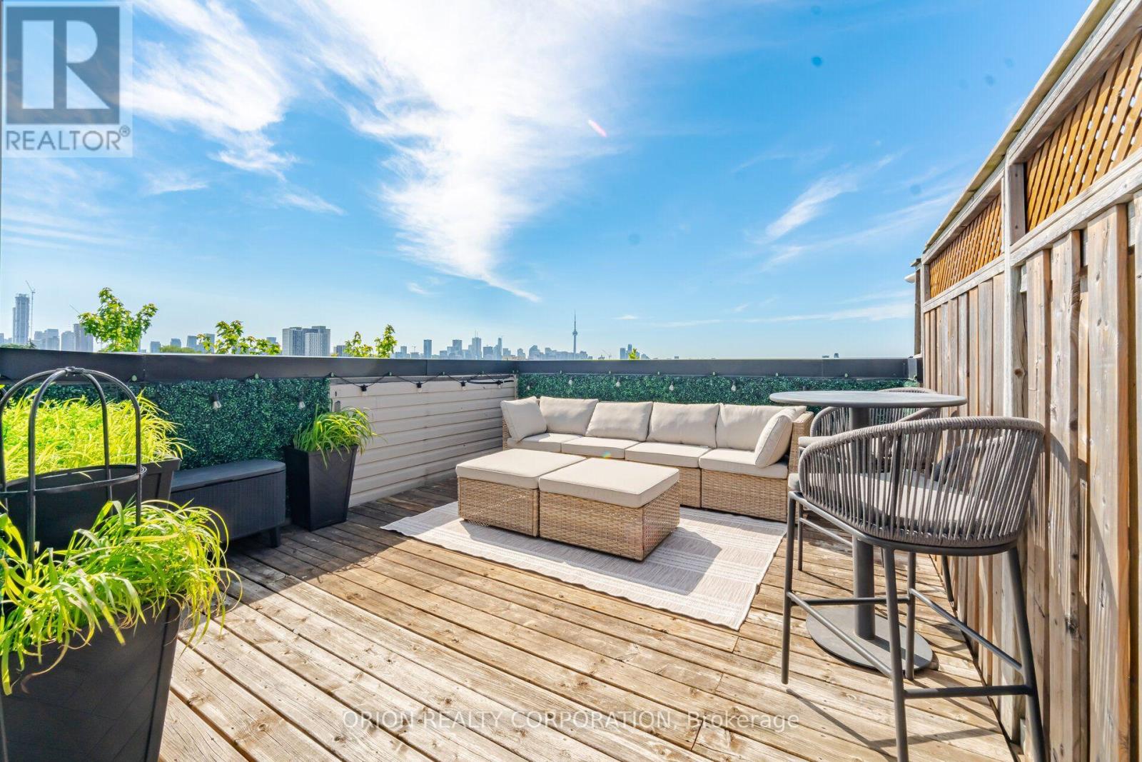 6 St Raymond Heights, Toronto, Ontario  M6G 4C2 - Photo 27 - W13785366
