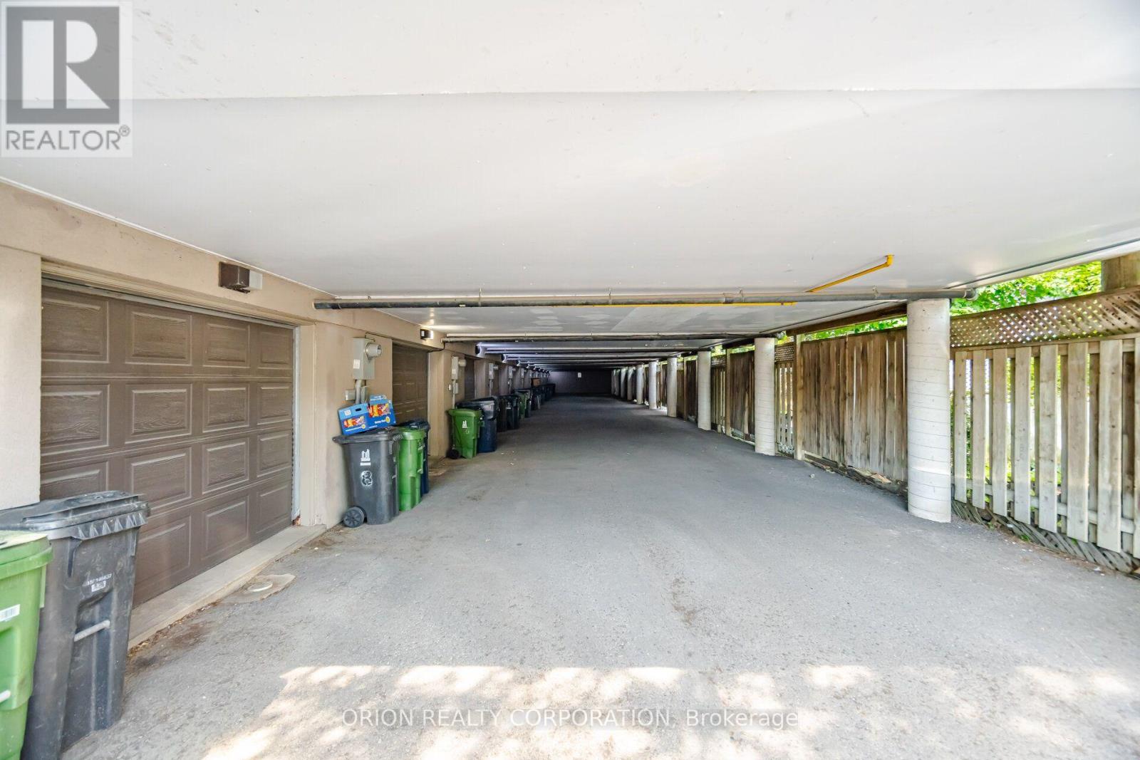 6 St Raymond Heights, Toronto, Ontario  M6G 4C2 - Photo 31 - W13785366