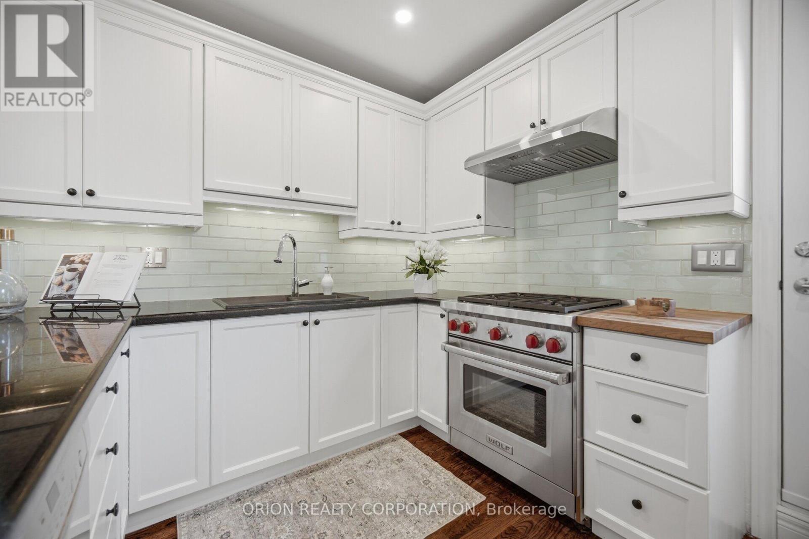 6 St Raymond Heights, Toronto, Ontario  M6G 4C2 - Photo 9 - W13785366