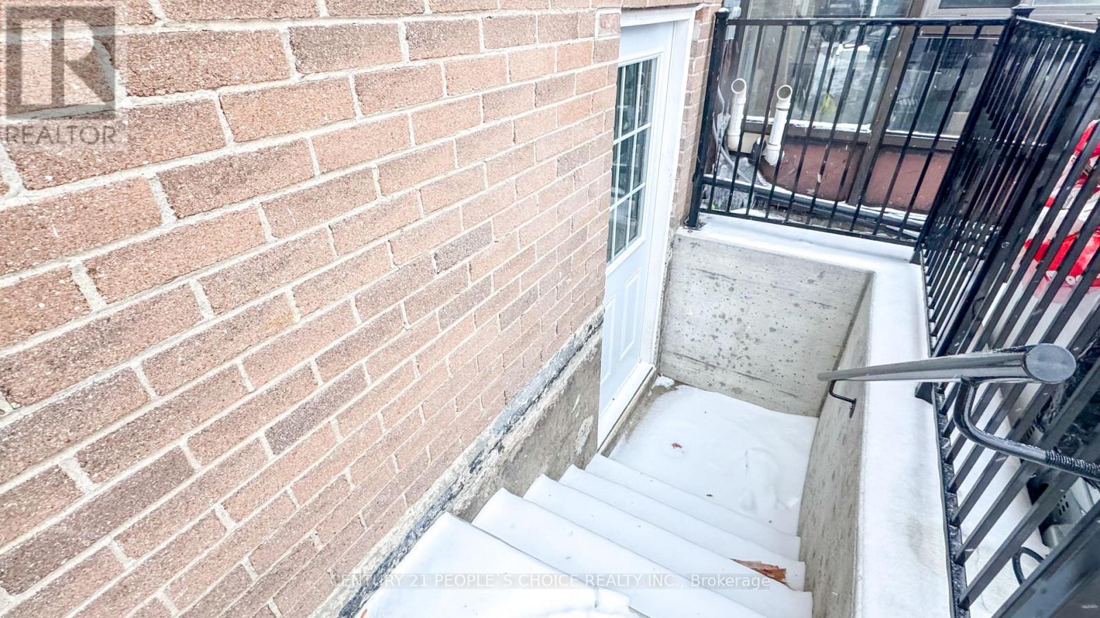 7 Dalraith Crescent, Brampton, Ontario  L6T 2X4 - Photo 2 - W13785394
