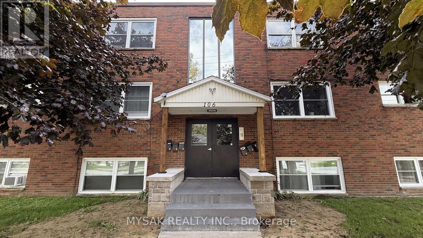 106 Lorne Avenue, Chatham-Kent, Ontario  N7M 1S1 - Photo 2 - X13785134