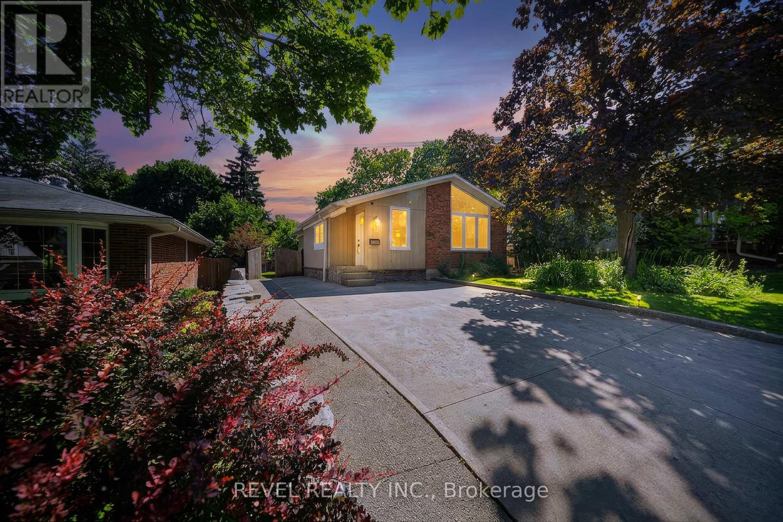 17 Flynn Avenue, Cambridge, Ontario  N3C 2T8 - Photo 2 - X13785244