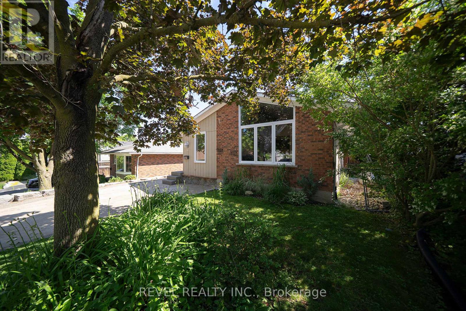 17 Flynn Avenue, Cambridge, Ontario  N3C 2T8 - Photo 4 - X13785244