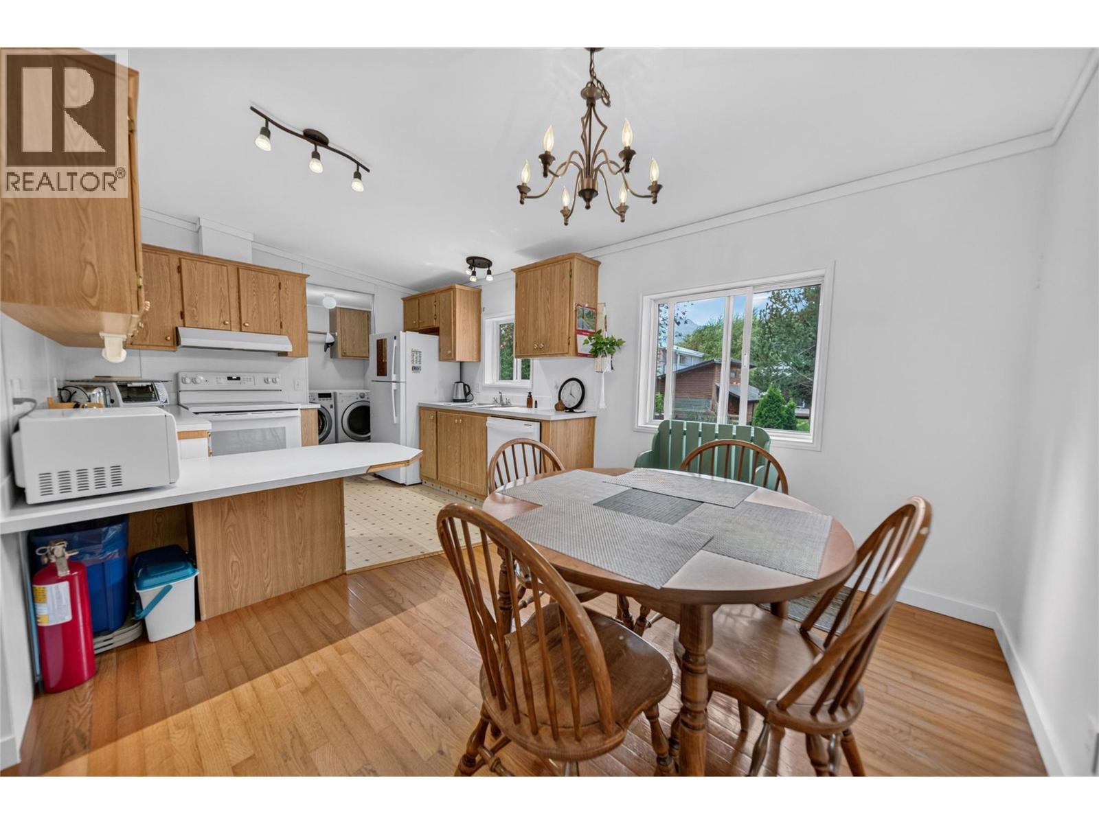 242 Hartley Street, Fernie, British Columbia  V0B 1M1 - Photo 12 - 10400687