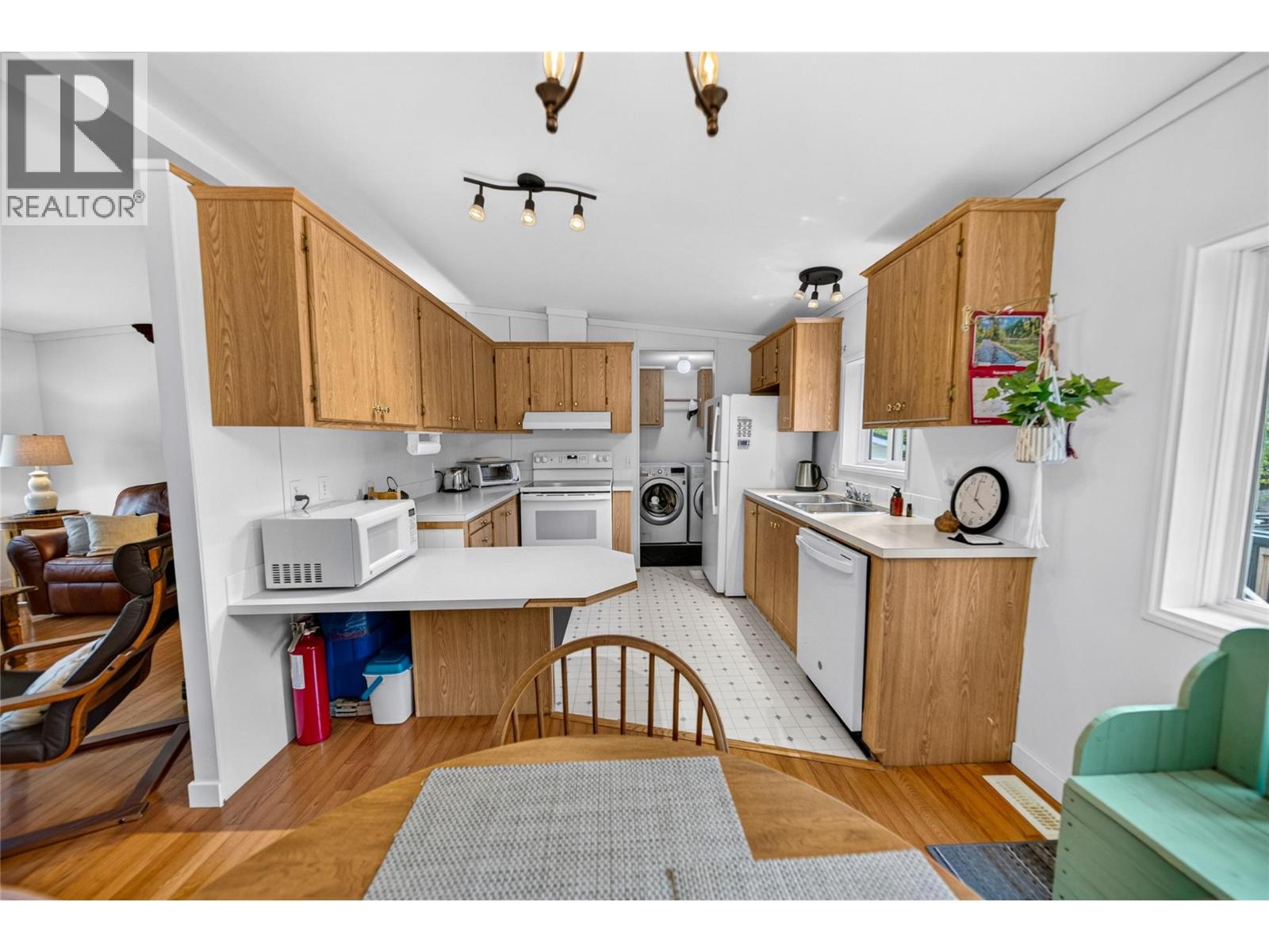 242 Hartley Street, Fernie, British Columbia  V0B 1M1 - Photo 13 - 10400687