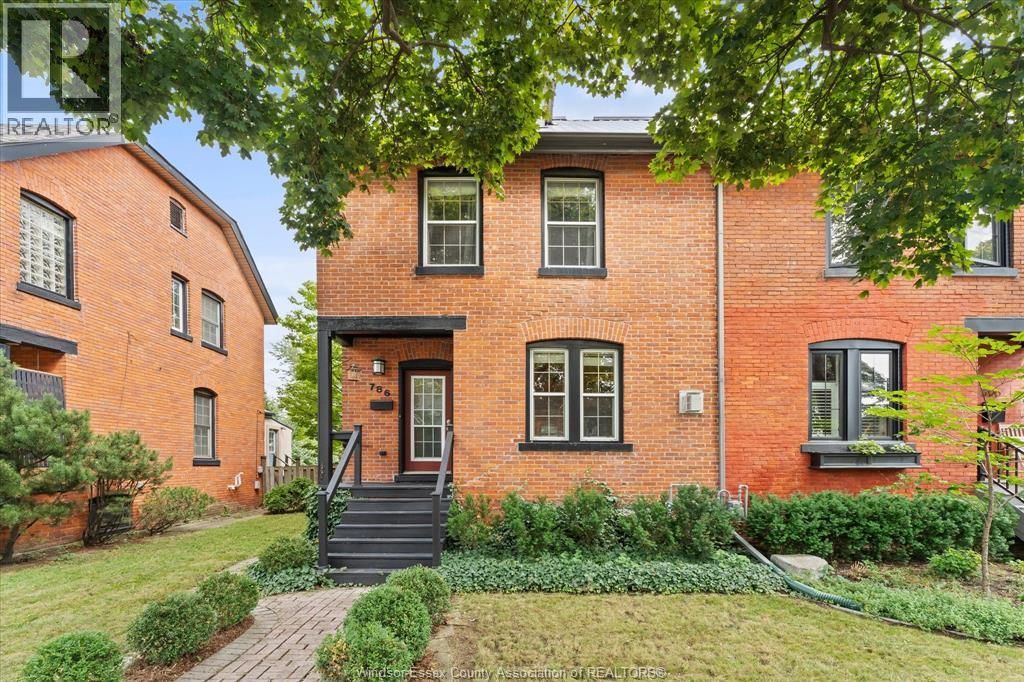 786 Monmouth, Windsor, Ontario  N8Y 3L2 - Photo 1 - 26022375