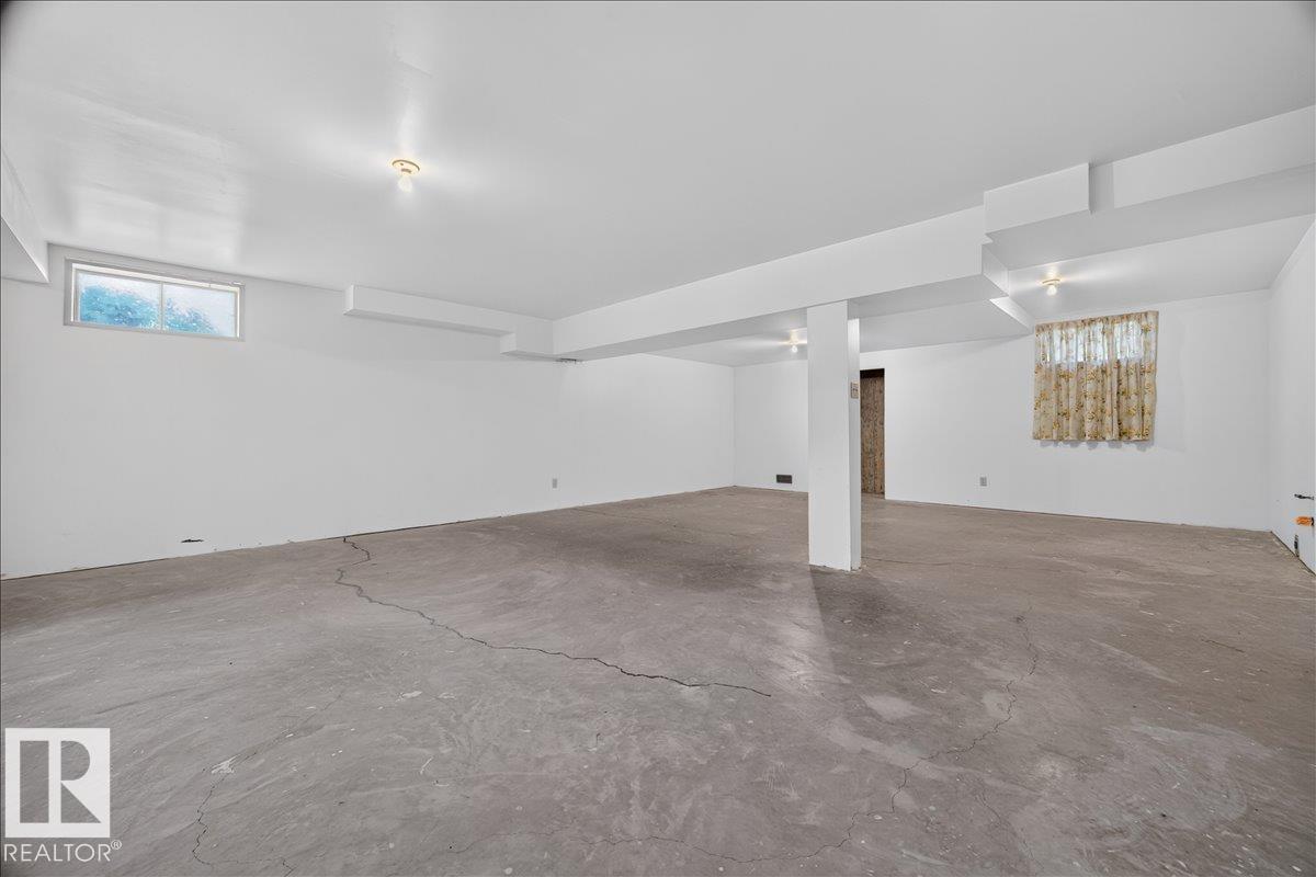 2907 49 ST NW photo 38