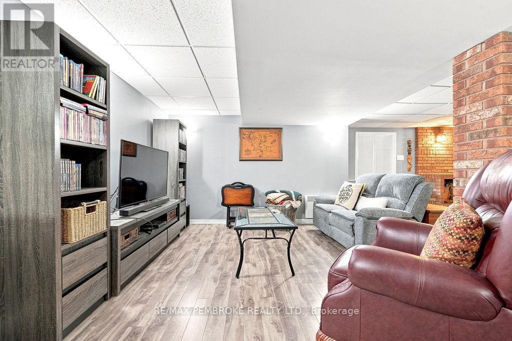 13 Sunset Crescent, Petawawa, Ontario K8H 2L8 - Photo 21 - X13785512