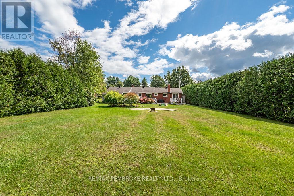 13 Sunset Crescent, Petawawa, Ontario K8H 2L8 - Photo 34 - X13785512