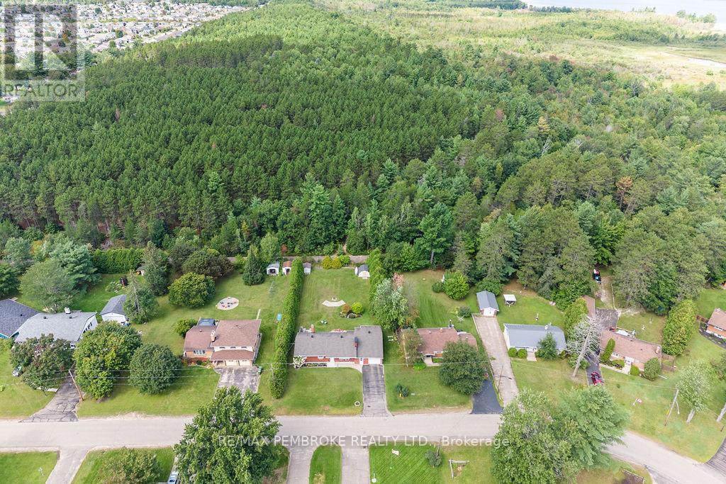 13 Sunset Crescent, Petawawa, Ontario K8H 2L8 - Photo 38 - X13785512