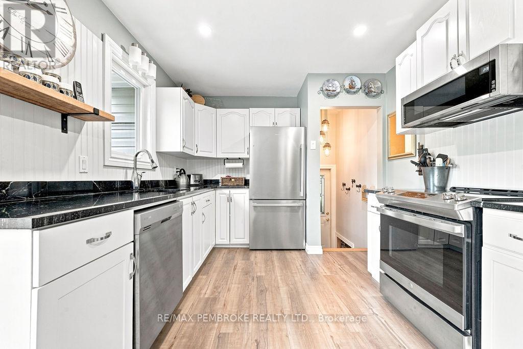 13 Sunset Crescent, Petawawa, Ontario K8H 2L8 - Photo 6 - X13785512