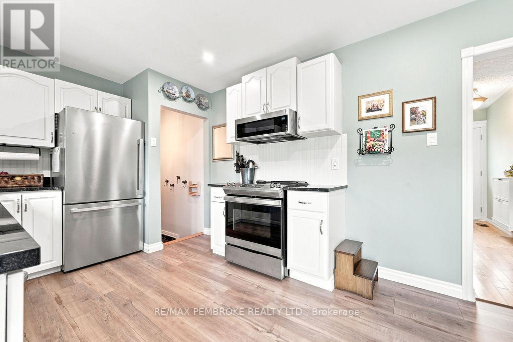 13 Sunset Crescent, Petawawa, Ontario K8H 2L8 - Photo 8 - X13785512