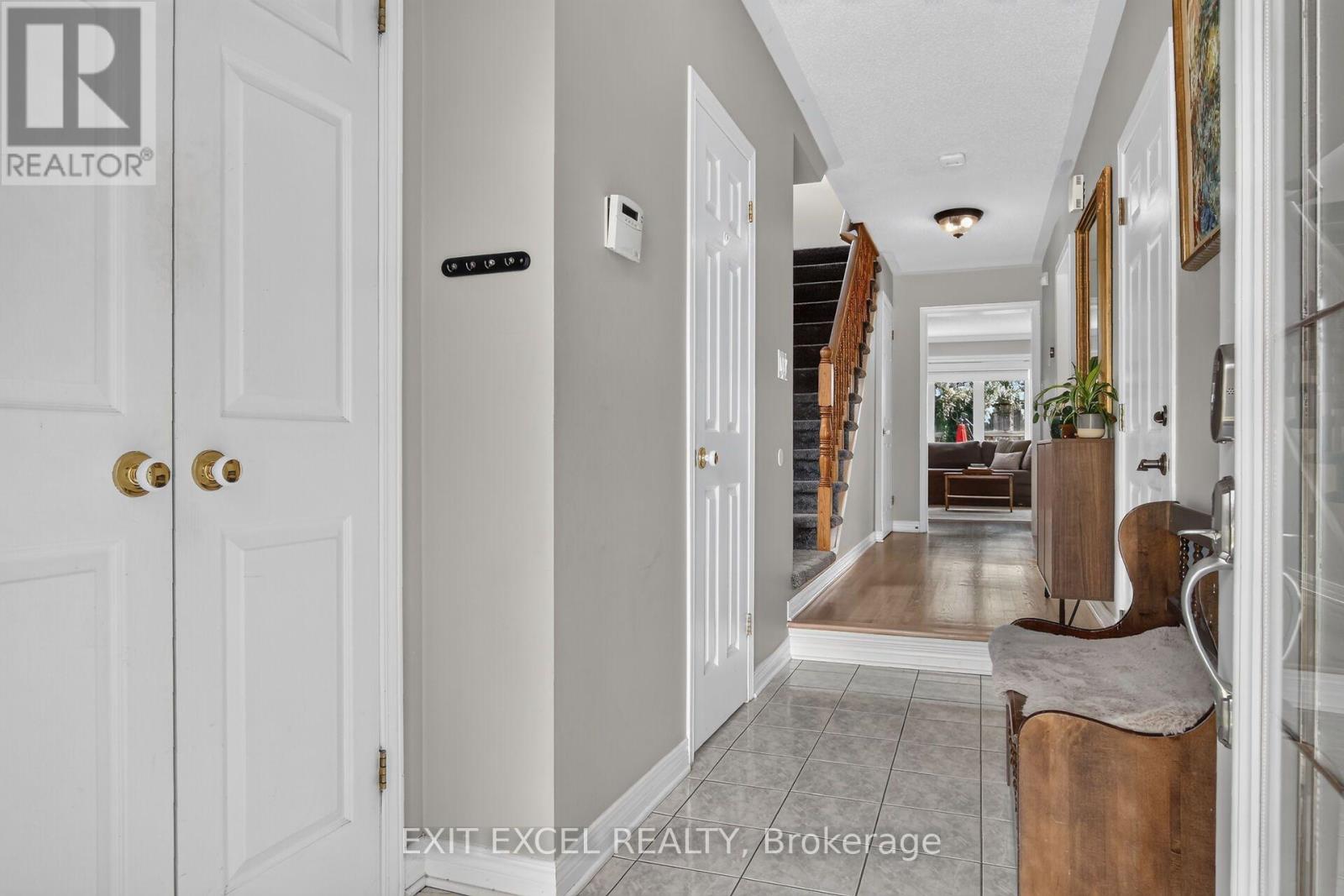 89 Forestglade Crescent, Ottawa, Ontario K1G 6A6 - Photo 4 - X13785584