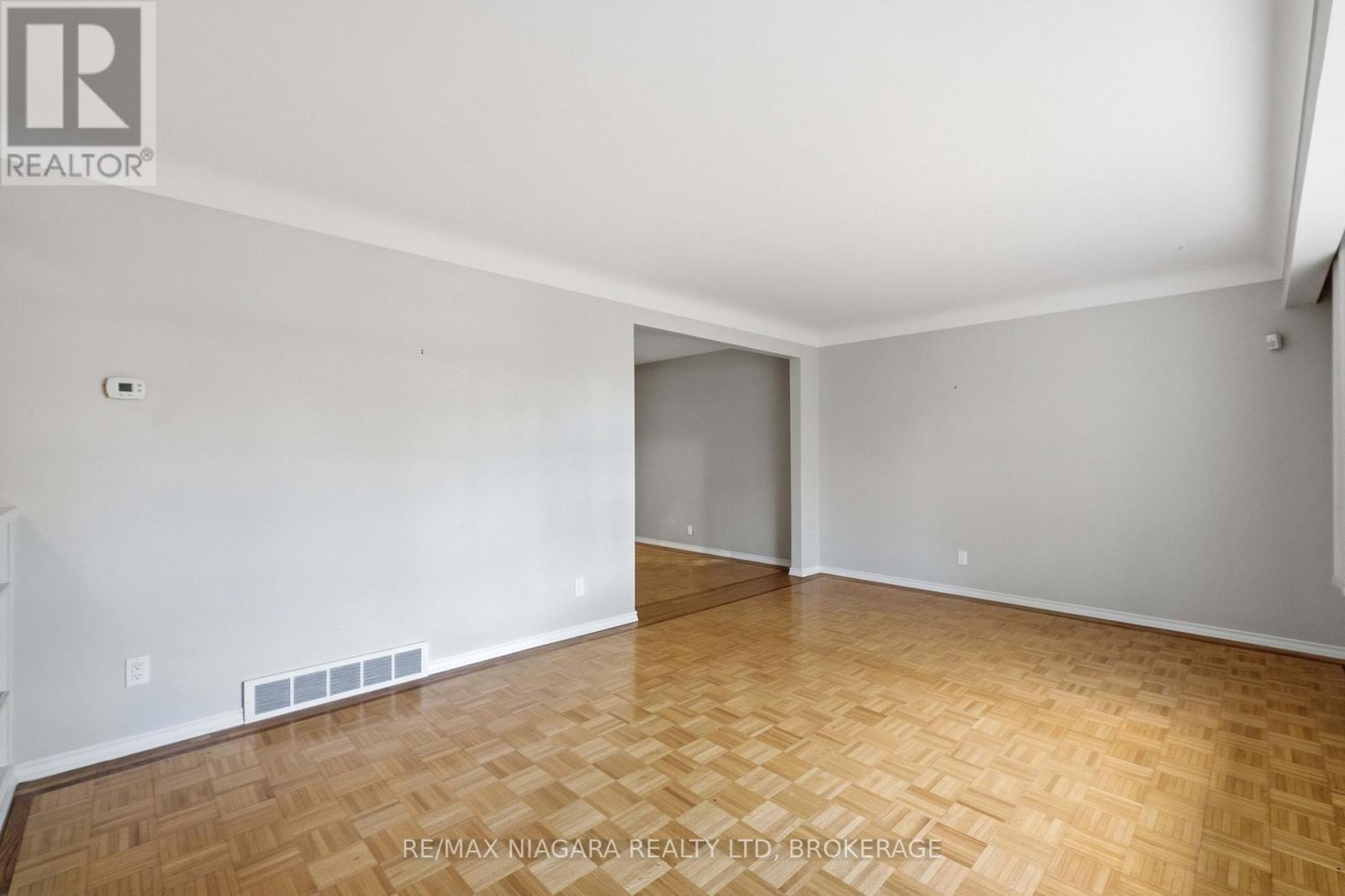 150 Woodside Drive, St. Catharines, Ontario  L2T 1X2 - Photo 5 - X13785436