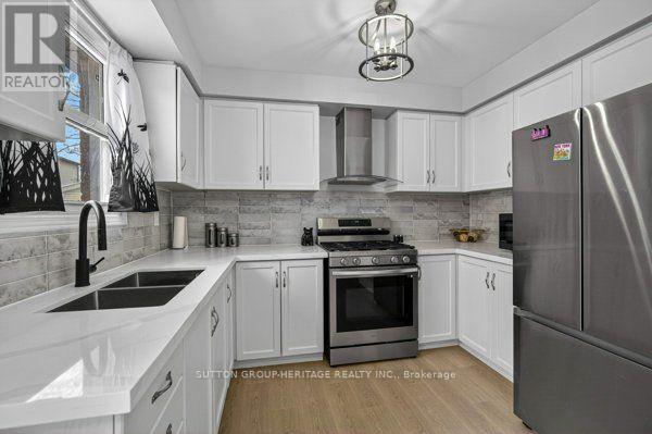 887 Lavis Court, Oshawa, Ontario  L1K 1W1 - Photo 10 - E13785456