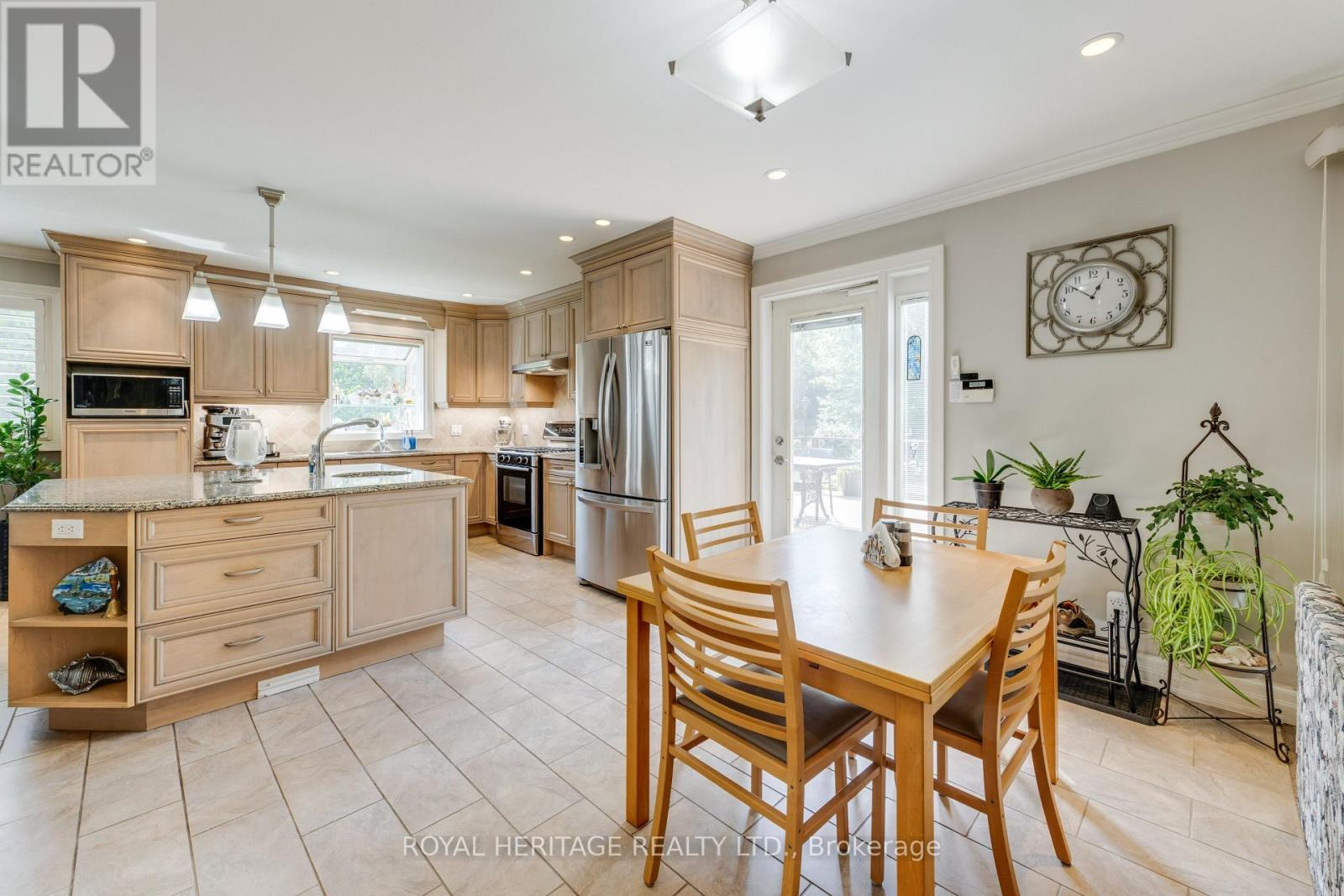 8 Chantrey Court, Toronto, Ontario  M1E 4V3 - Photo 10 - E13785504