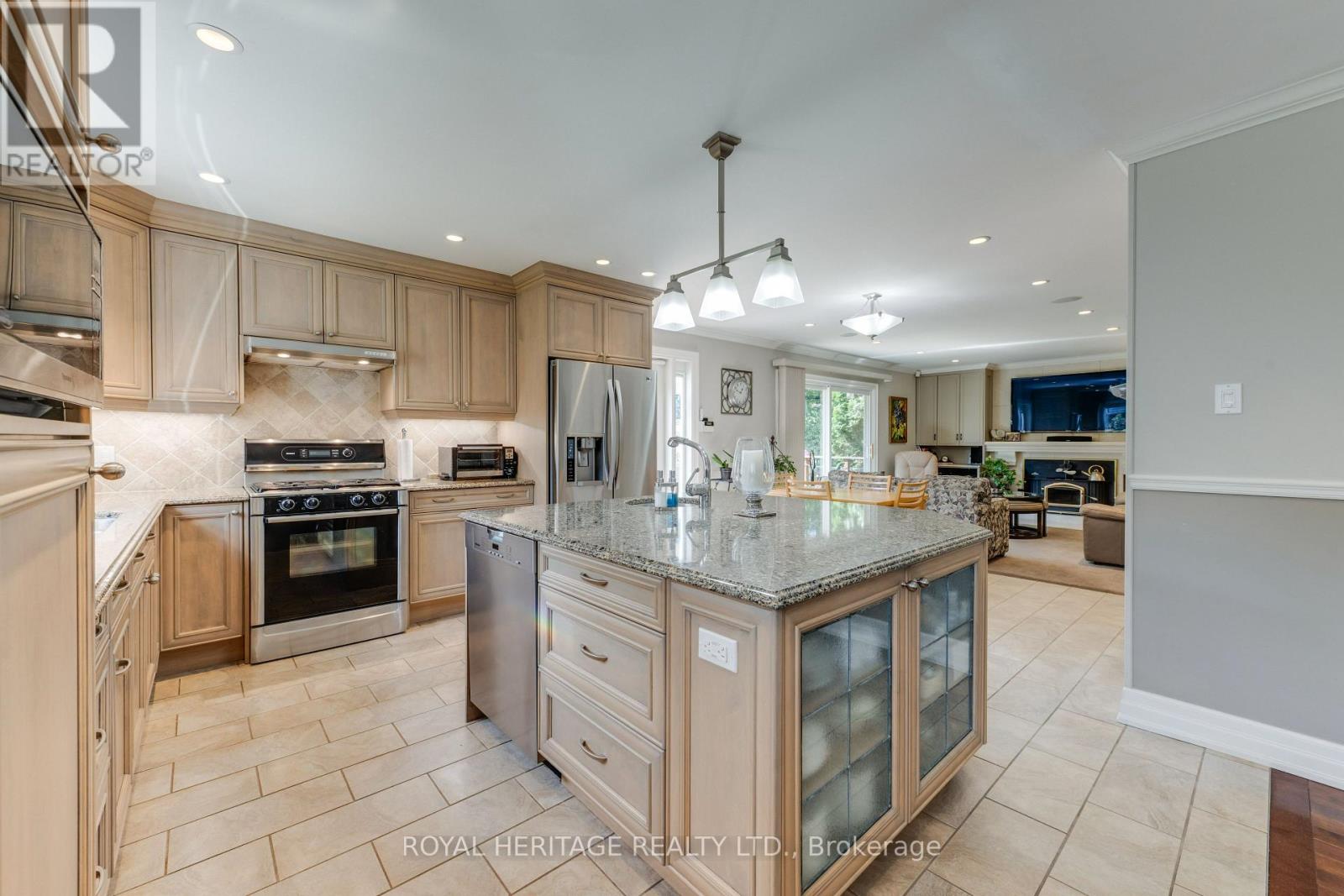 8 Chantrey Court, Toronto, Ontario  M1E 4V3 - Photo 6 - E13785504