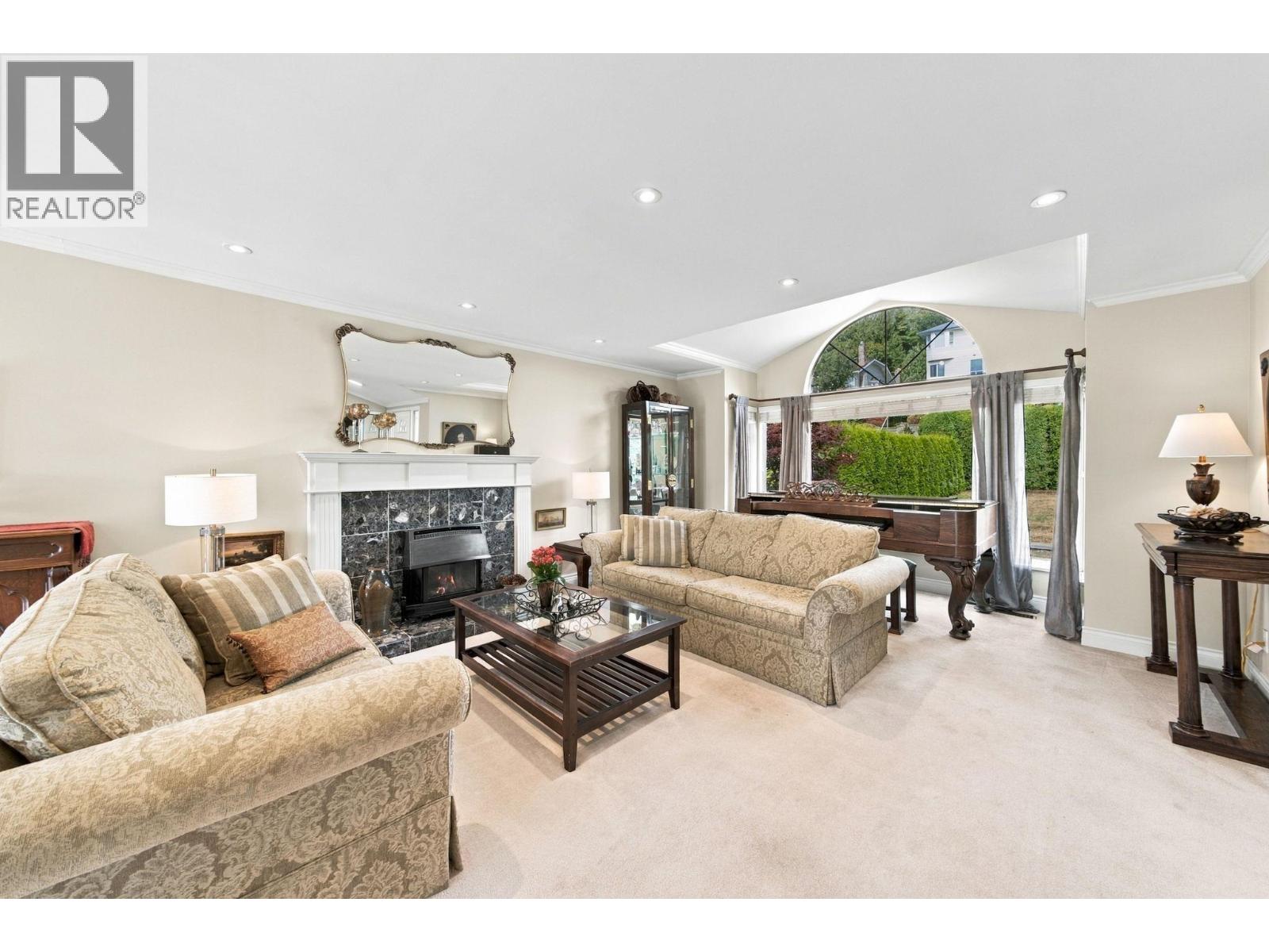 3950 Sparrow Lane, North Vancouver, British Columbia  V7G 2M8 - Photo 3 - R3165513