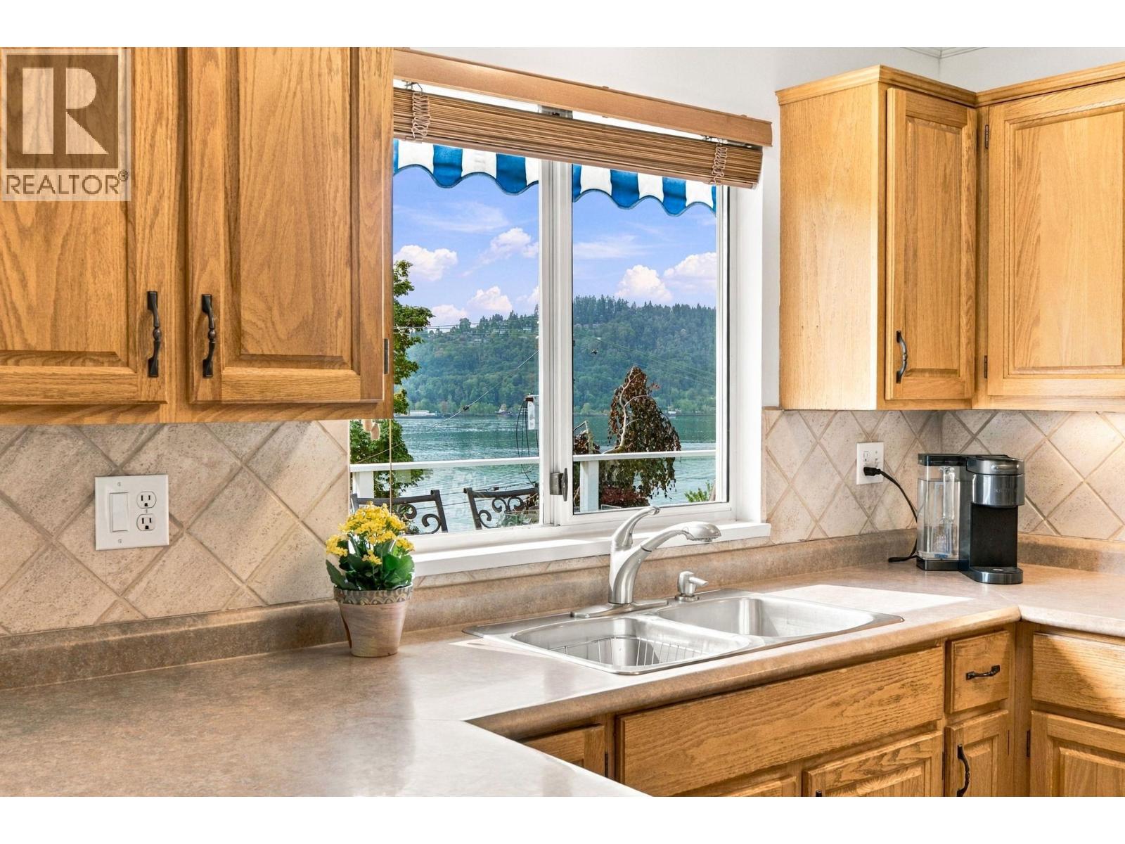 3950 Sparrow Lane, North Vancouver, British Columbia  V7G 2M8 - Photo 9 - R3165513