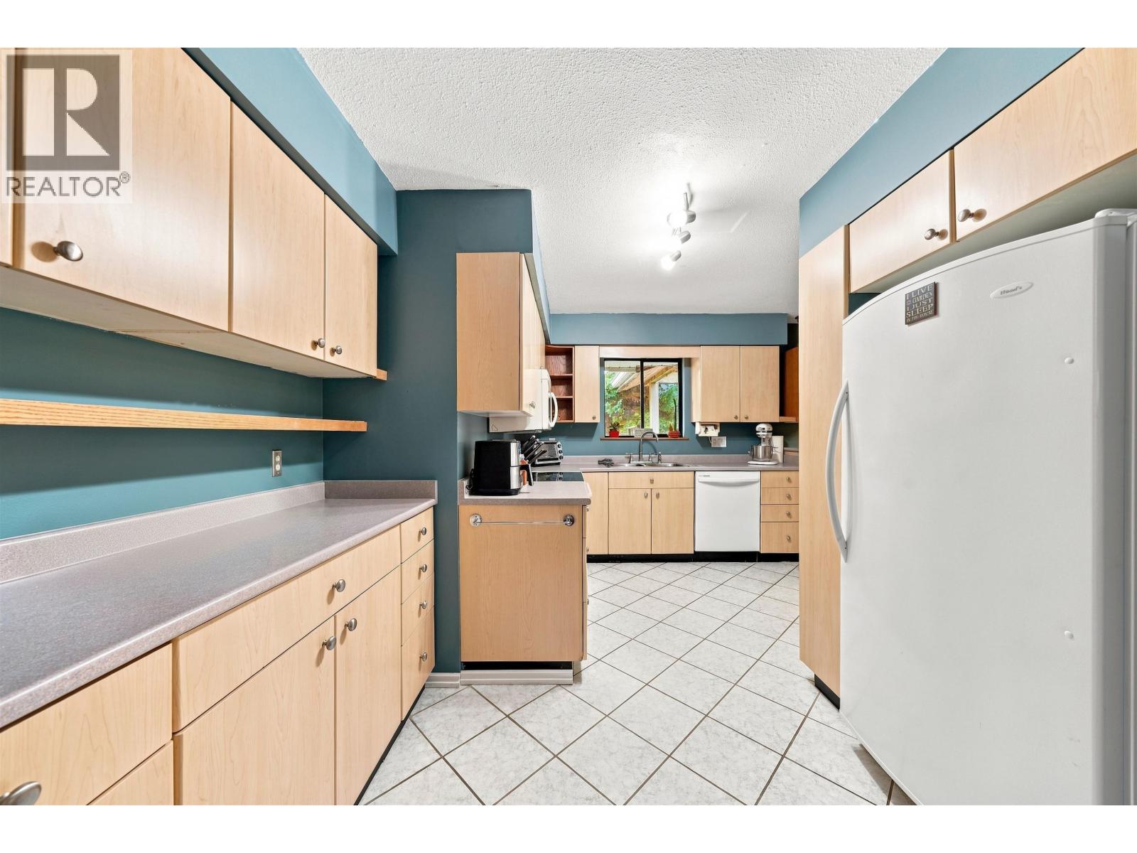 2161 Floralynn Crescent, North Vancouver, British Columbia  V7J 2W3 - Photo 9 - R3165518