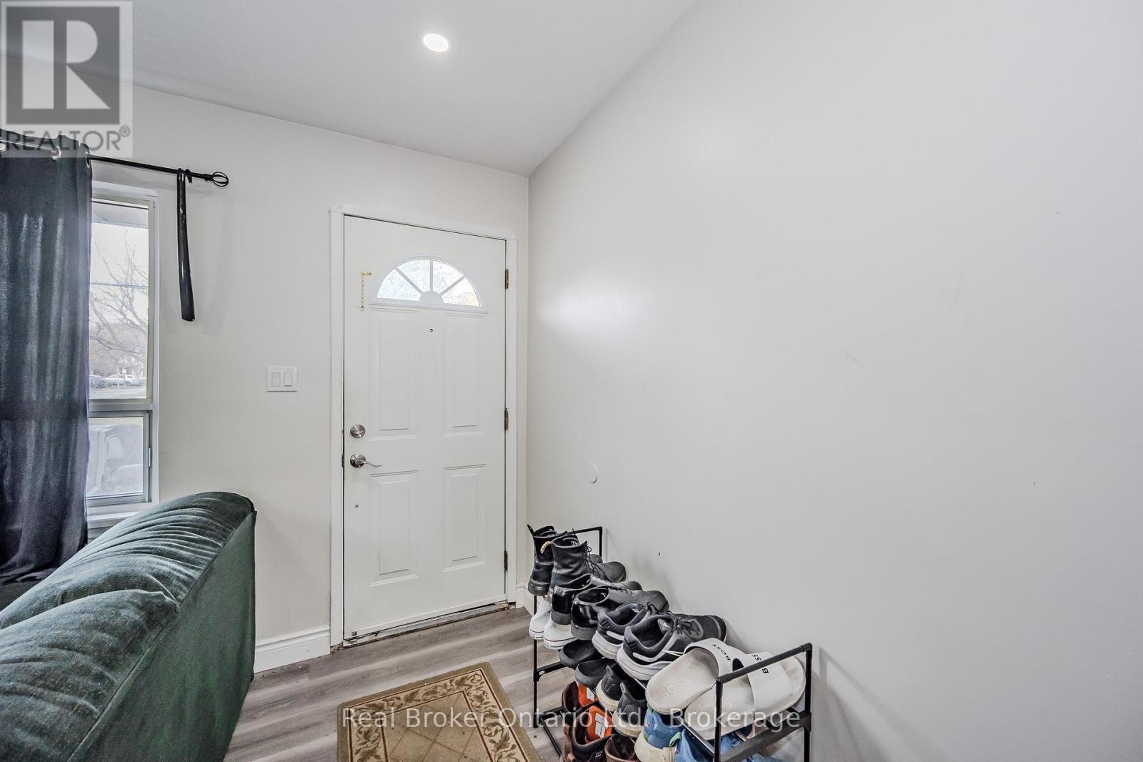 112 Victoria Road N, Guelph, Ontario N1E 5H3 - Photo 3 - X13785450