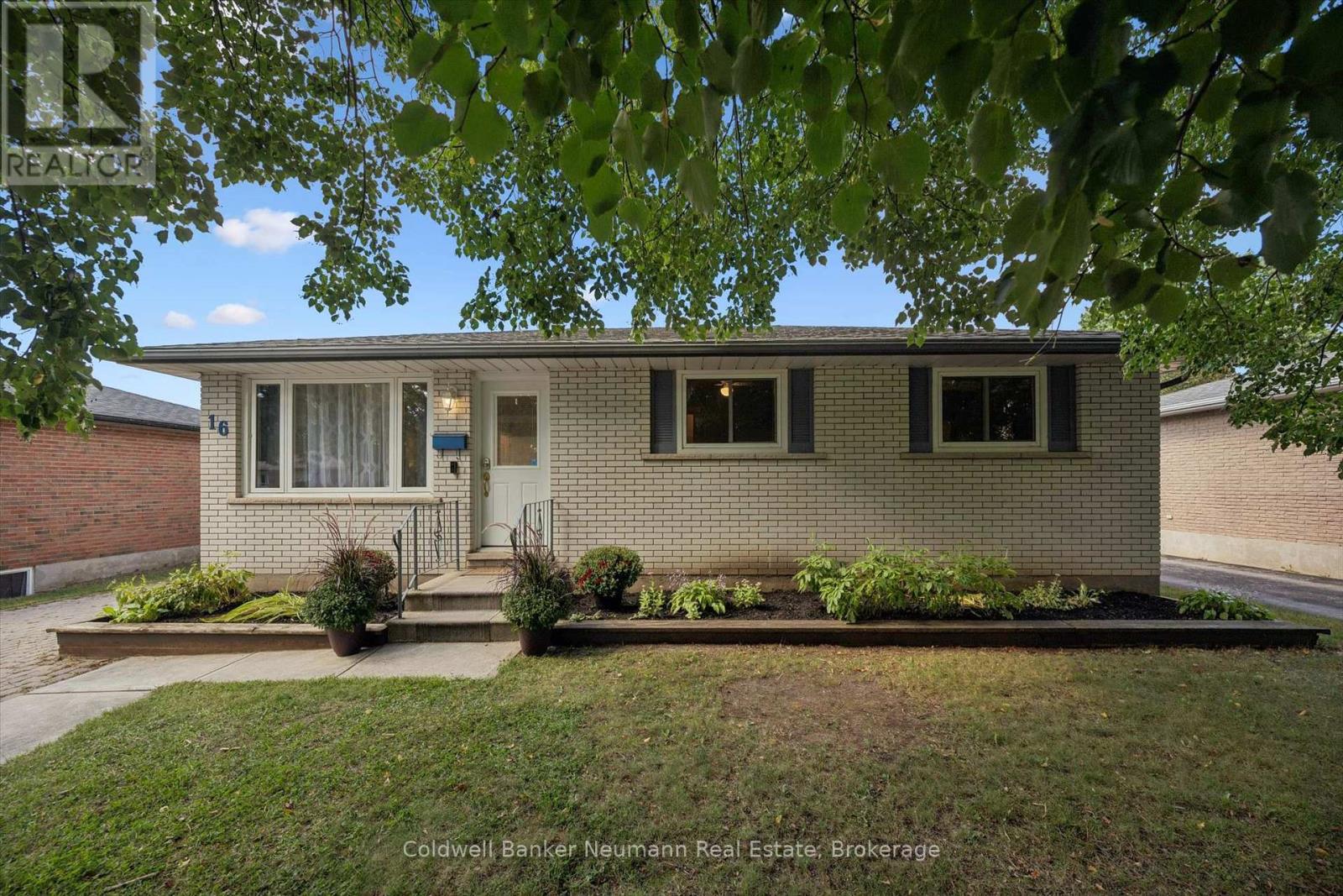 16 ARGYLE DRIVE, Guelph, Ontario