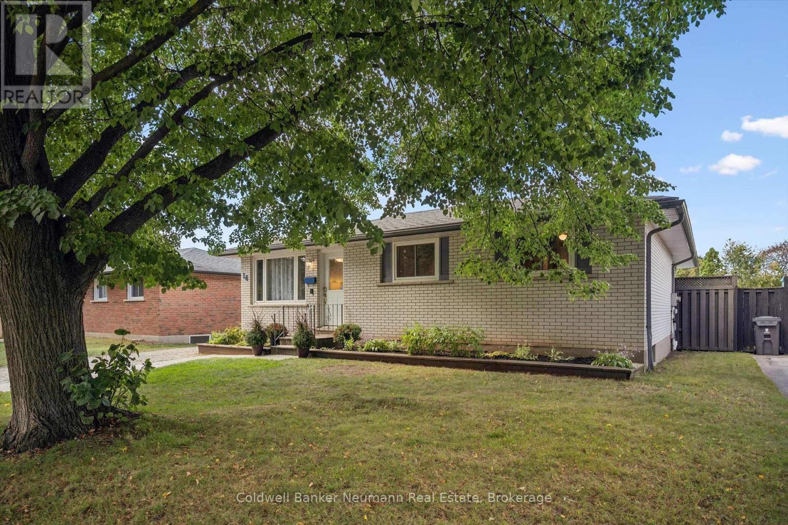 16 Argyle Drive, Guelph, Ontario  N1G 2P2 - Photo 2 - X13785518