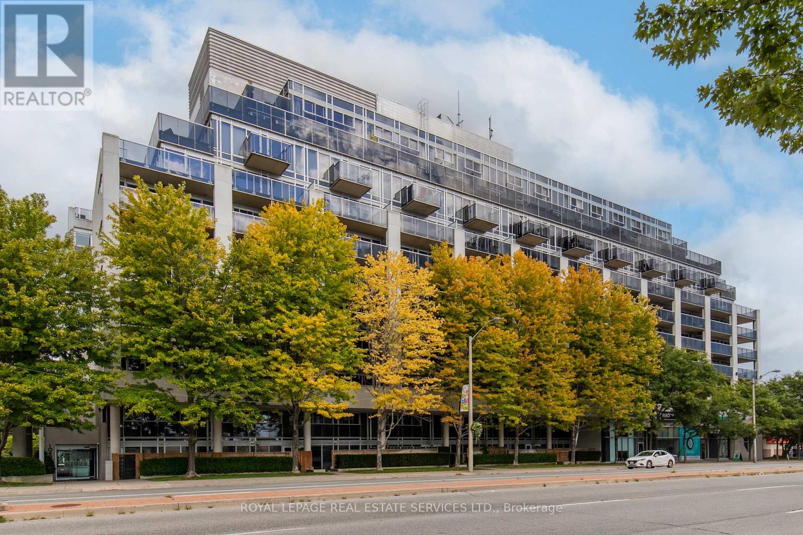 215 - 1040 THE QUEENSWAY, Toronto, Ontario