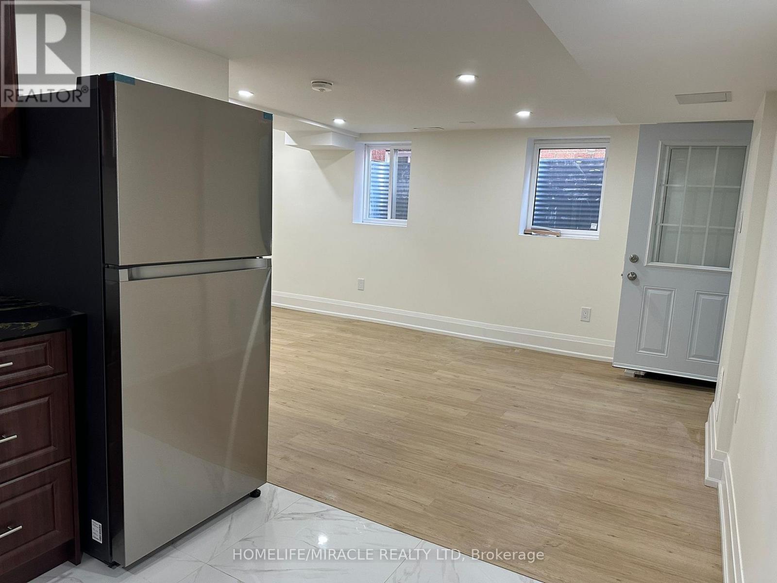 11 Cresswell Drive, Brampton, Ontario  L6Y 2T5 - Photo 6 - W13785514