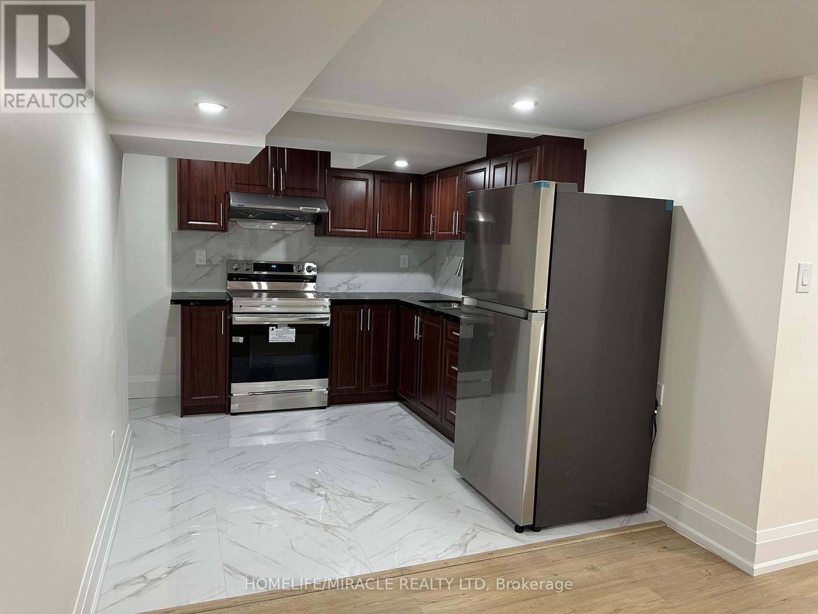 11 Cresswell Drive, Brampton, Ontario  L6Y 2T5 - Photo 8 - W13785514