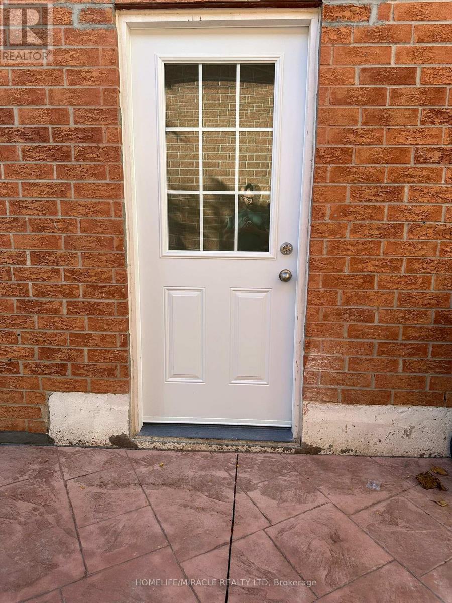 11 Cresswell Drive, Brampton, Ontario  L6Y 2T5 - Photo 9 - W13785514