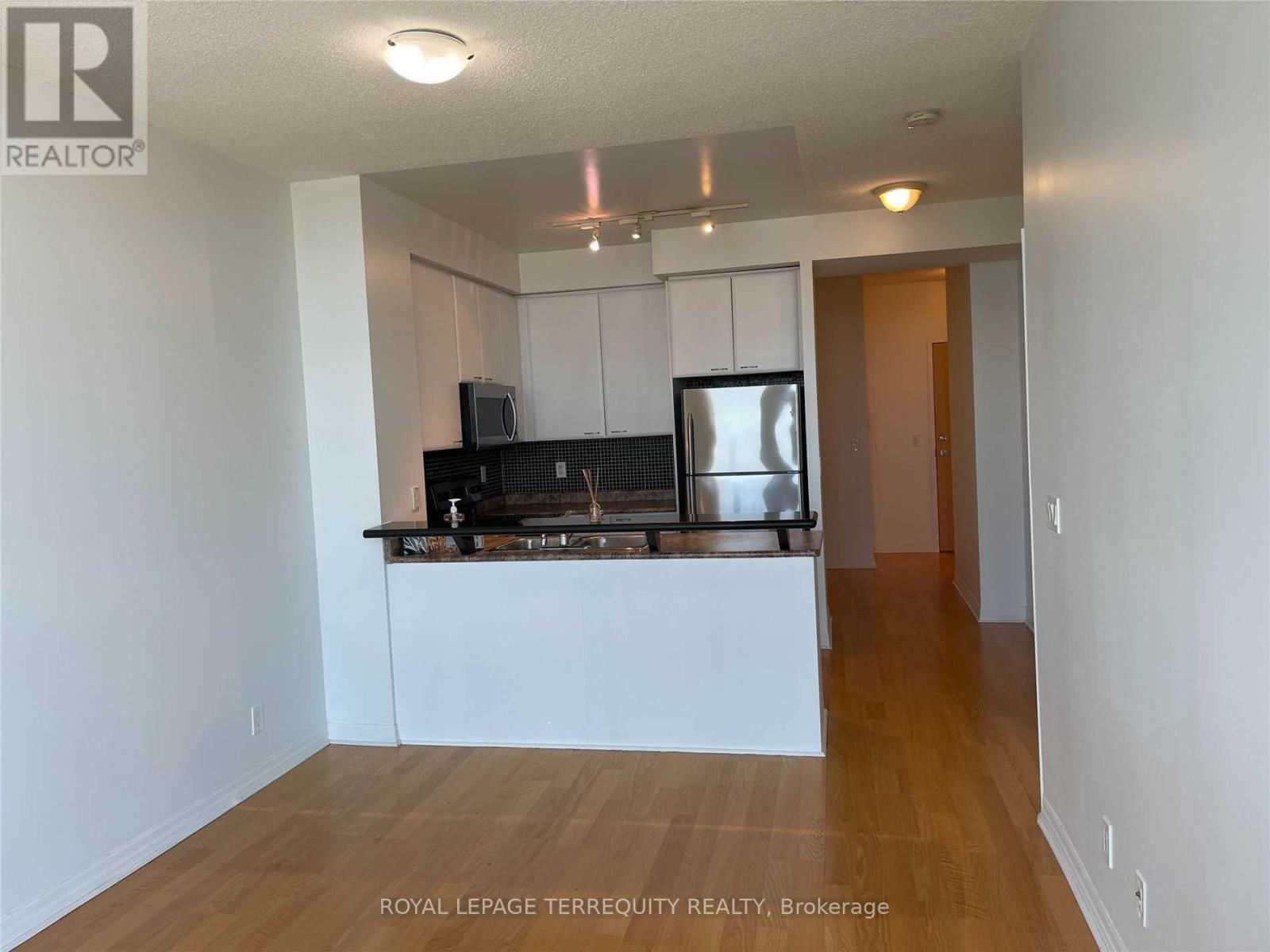 2610 - 220 Burnhamthorpe Road W, Mississauga, Ontario  L5B 4N4 - Photo 7 - W13785540