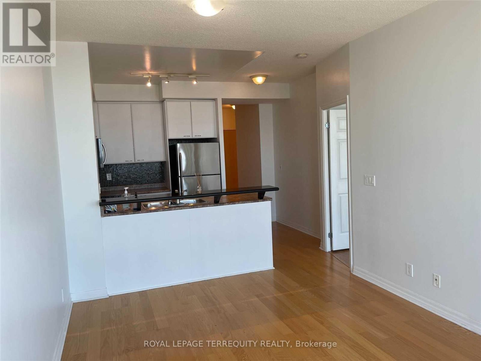 2610 - 220 Burnhamthorpe Road W, Mississauga, Ontario  L5B 4N4 - Photo 8 - W13785540