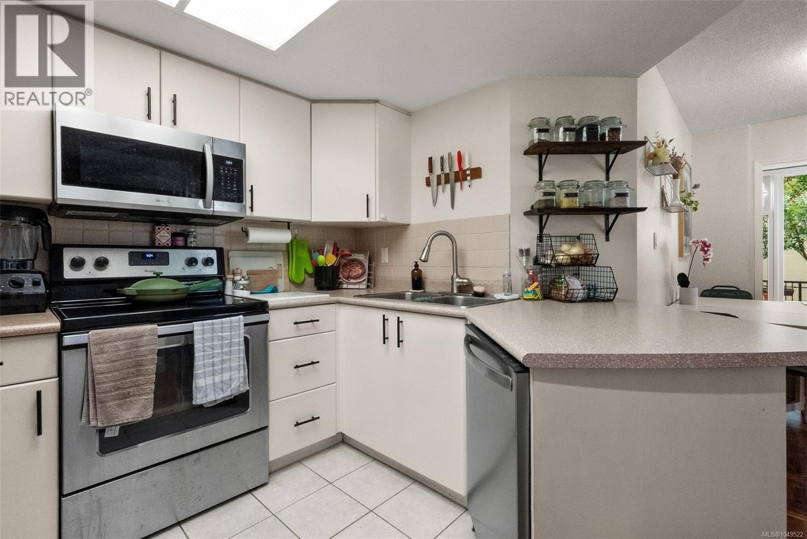 208 930 Yates St, Victoria, British Columbia  V8V 4Z3 - Photo 14 - 1049522