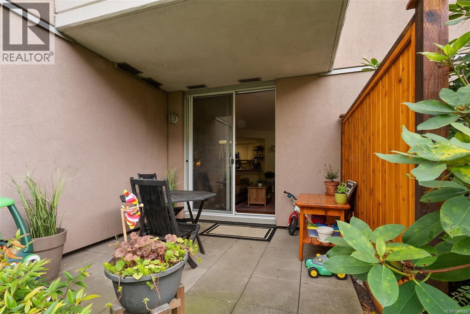 208 930 Yates St, Victoria, British Columbia  V8V 4Z3 - Photo 3 - 1049522