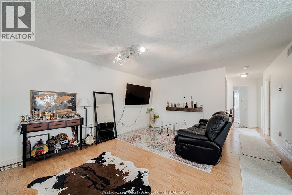 1565 Heatherglen, Tecumseh, Ontario  N8N 5B5 - Photo 8 - 26022398