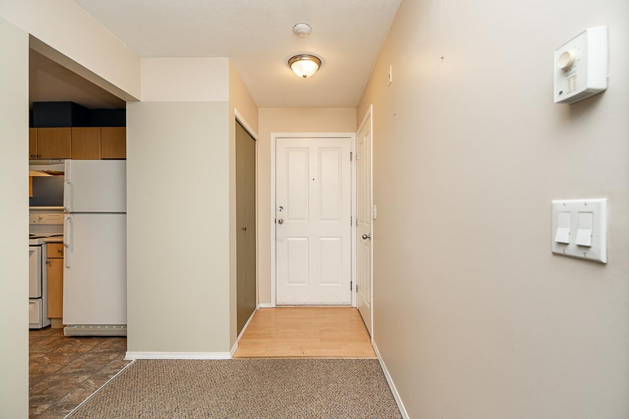 201 10186 155 Street, Surrey, British Columbia  V3R 0R6 - Photo 3 - R3164346