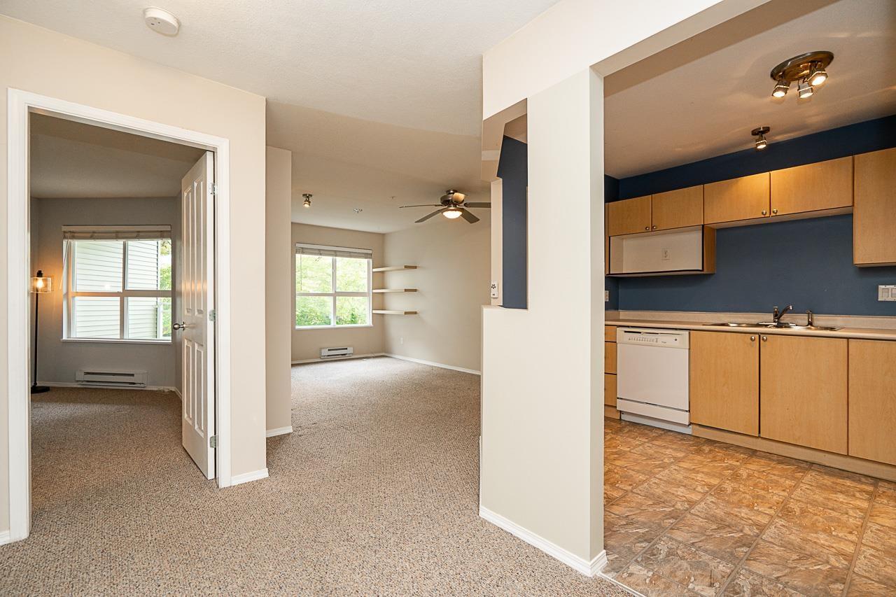 201 10186 155 Street, Surrey, British Columbia  V3R 0R6 - Photo 4 - R3164346