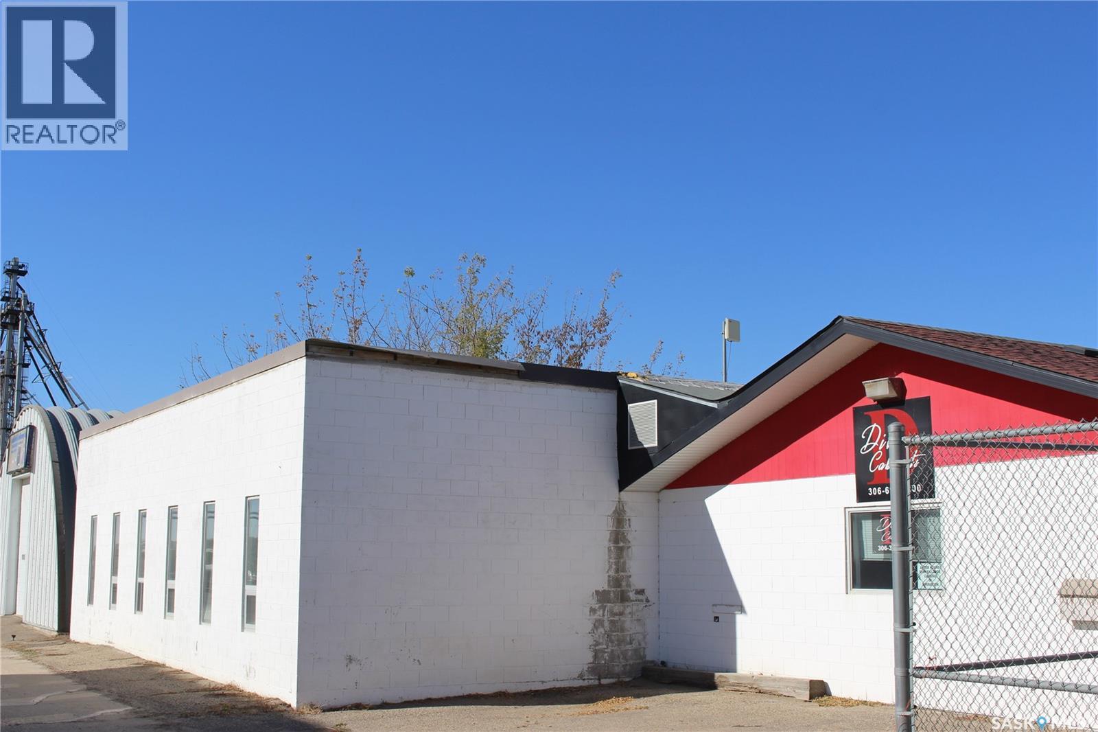 444 River STREET W photo 2