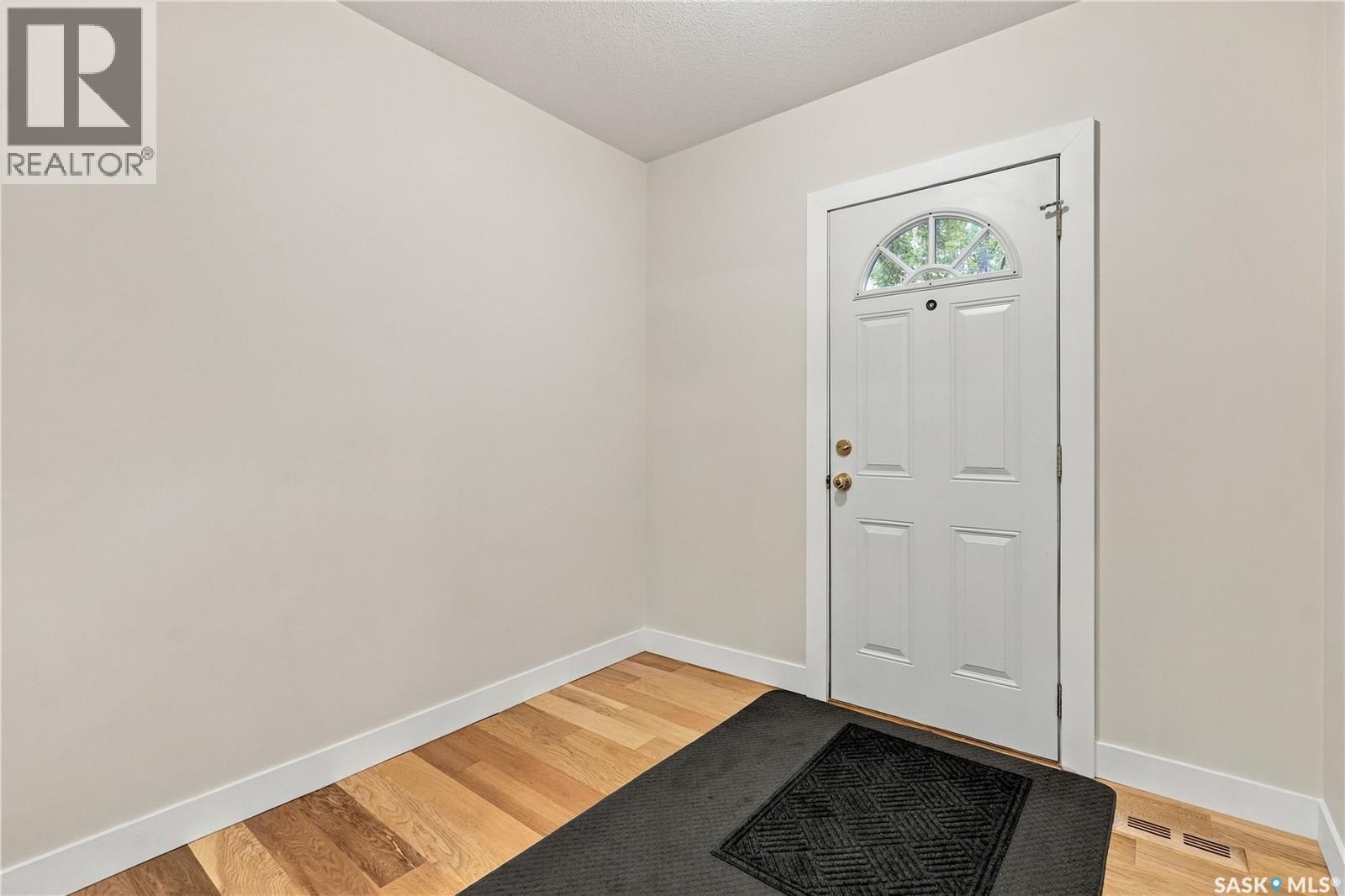3231 Robinson Street, Regina, Saskatchewan  S4S 1V8 - Photo 3 - SK048404