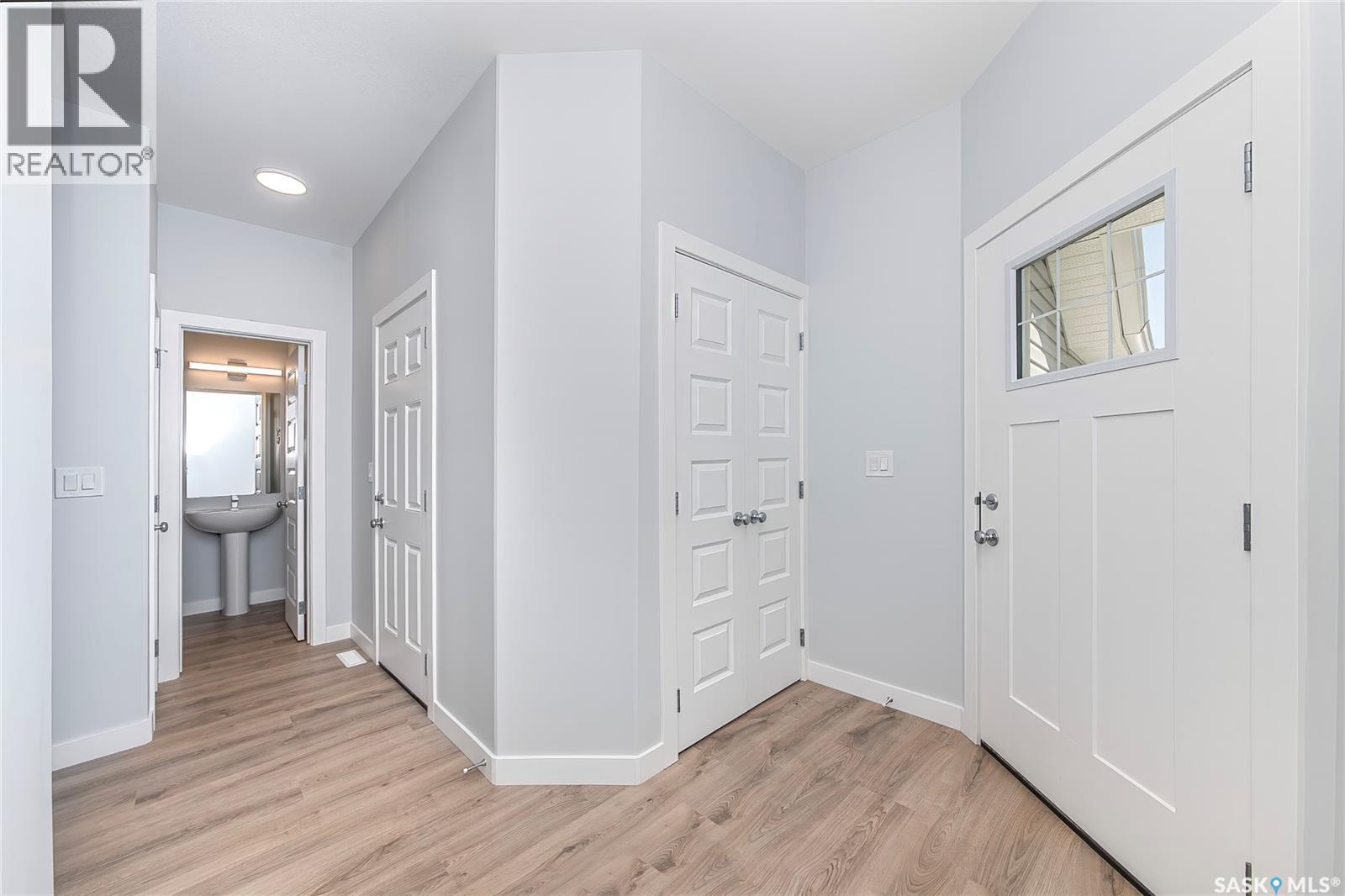 563 Traeger Manor, Saskatoon, Saskatchewan  S7V 1Z8 - Photo 3 - SK048157